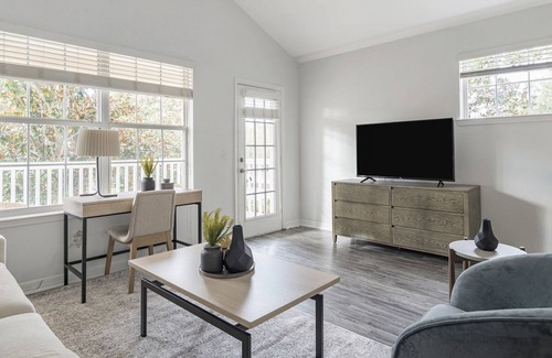 Baldwin Park Apartment | Modern Apartment in Prime Location (ID3821X91)