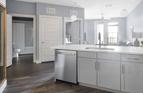 College Park Apartment | Modern Apartment in Prime Location (ID4332X66)