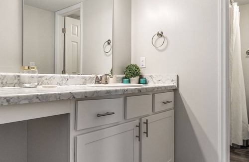 North Raleigh Apartment | Modern Apartment in Prime Location (ID9190X83)