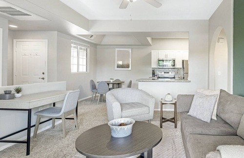 Cortaro Apartment | Modern Apartment in Prime Location (ID7329X53)