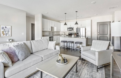 Valley Apartment | Modern Apartment in Prime Location (ID1002X858)
