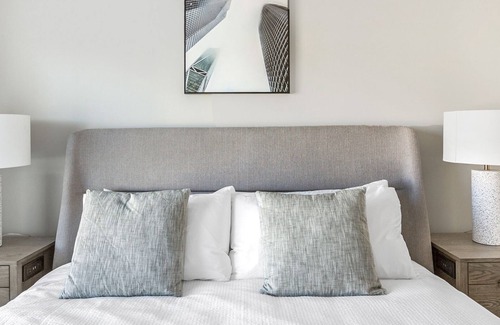 Valley Apartment | Modern Apartment in Prime Location (ID1002X858)