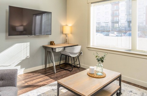 Sandy Apartment | Modern Apartment in Prime Location (ID6647)