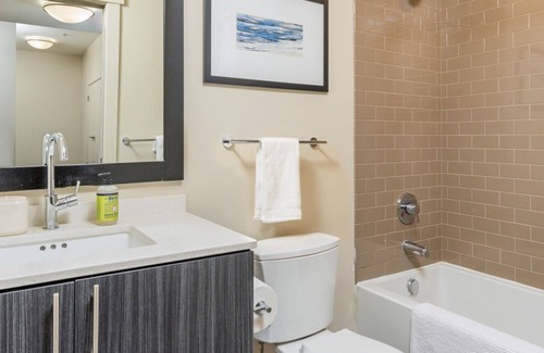 Sandy Apartment | Modern Apartment in Prime Location (ID6647)