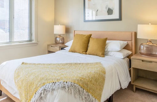 Sandy Apartment | Modern Apartment in Prime Location (ID6647)