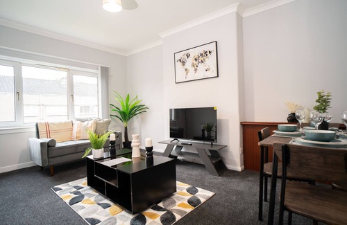 Linthouse Apartment | Modern Apartment in South-West Glasgow