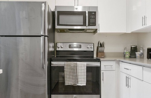 Highlands - Perkins Apartment | Modern Apartment in Prime Location (ID1201X608)