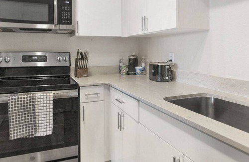 Highlands - Perkins Apartment | Modern Apartment in Prime Location (ID1201X608)