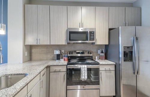 West Ashley Apartment | Modern Apartment in Prime Location (ID8650X14)