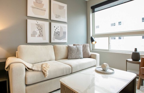 Newport Apartment | Modern Apartment in Prime Location (ID7744X77)