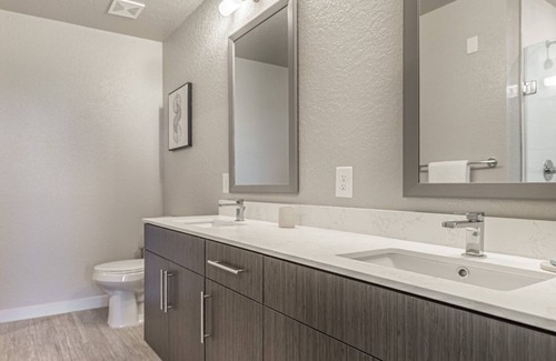 Biggar Apartment | Modern Apartment in Prime Location (ID8094X55)