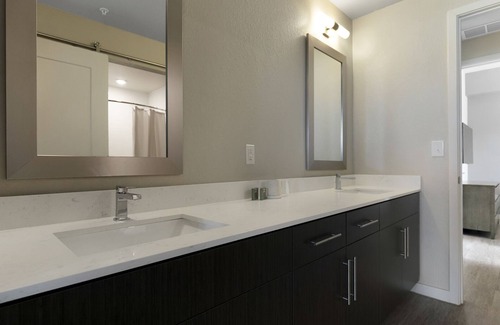 Biggar Apartment | Modern Apartment in Prime Location (ID8608X81)