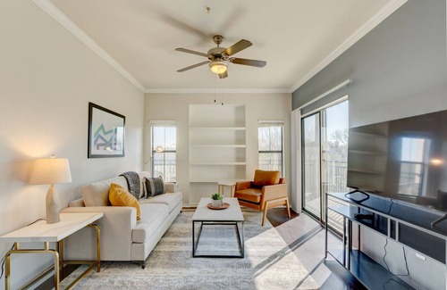 Euless Apartment | Modern Apartment in Prime Location (ID4340X3)