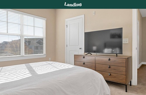 Greensboro Apartment | Modern Apartment in Prime Location (ID7829X28)