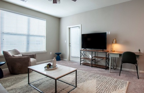 Huntsville Apartment | Modern Apartment in Prime Location (ID3736X9)