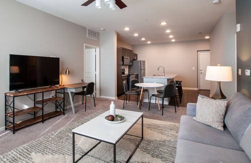 Huntsville Apartment | Modern Apartment in Prime Location (ID3736X9)