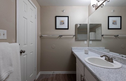 Round Rock Apartment | Modern Apartment in Prime Location (ID7688X9)