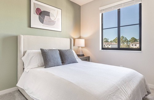 Three Oaks Apartment | Modern Apartment in Prime Location (ID6535X46)
