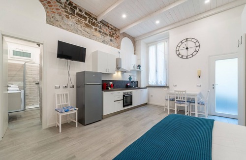 Como Apartment | Modern Apartment in Via Carloni by Wonderful Italy