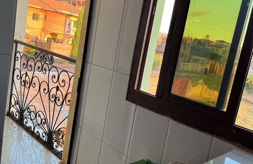 Yaounde Apartment | Modern apartment Maetur Nkomo Yaoundé, surveillance camera, chic neighborhood