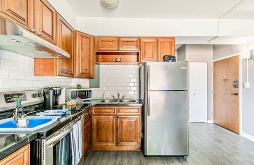 Rosedale Apartment | Modern Apartment - Near Downtown in Glenview West