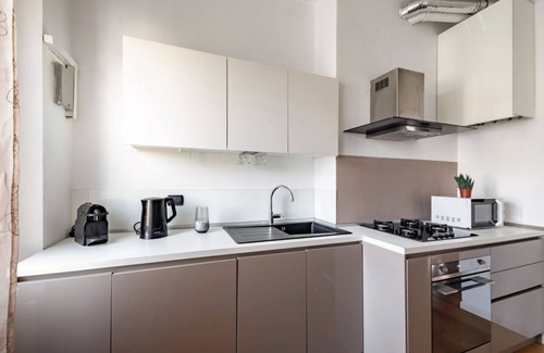 Sud-Est Apartment | Modern apartment of 70 sqm located on the second floor (stairs to access), can accommodate up to 5 people.The accommodation is located a few steps from the city center of Verona, just 19 min walk from the University of Verona. The area is served by all m