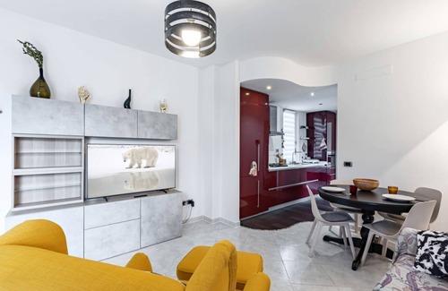 Cagliari Apartment | Modern apartment of about 55sqm, located on the first floor of a building with a lift (steps to access), can accommodate up to 2 people.The accommodation is located in a central district, served by all the main services: bars, restaurants, supermarkets,