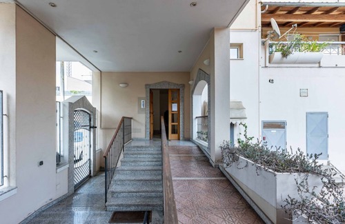 Cagliari Apartment | Modern apartment of about 55sqm, located on the first floor of a building with a lift (steps to access), can accommodate up to 2 people.The accommodation is located in a central district, served by all the main services: bars, restaurants, supermarkets,