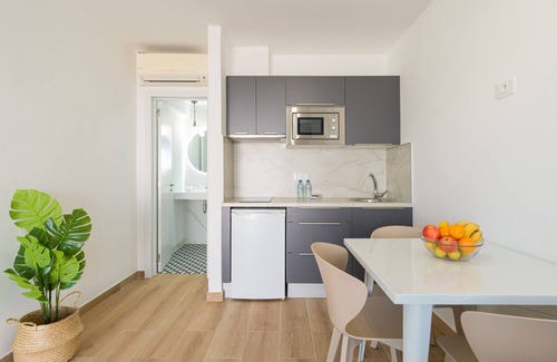 Corralejo Apartment | Modern apartment. Swimming pool and terrace. Right on the beach in Corralejo - Home For Guest