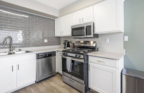 Spring Valley Apartment | Modern Apartment in Prime Location (ID9400X62)