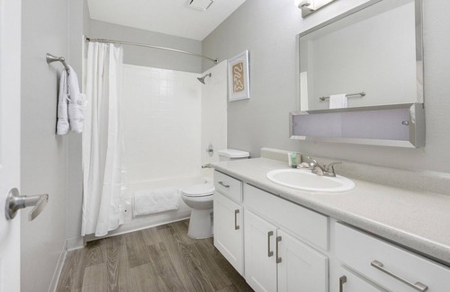 Spring Valley Apartment | Modern Apartment in Prime Location (ID9400X62)
