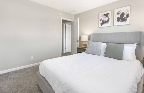Spring Valley Apartment | Modern Apartment in Prime Location (ID9400X62)