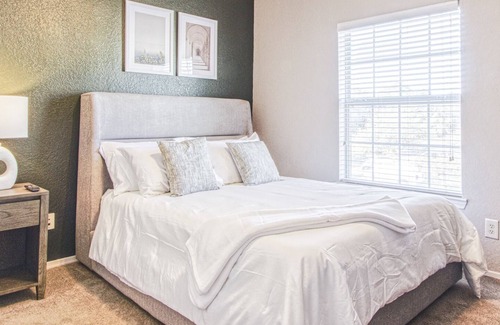 Pinellas Park Apartment | Modern Apartment in Prime Location (ID8629X90)