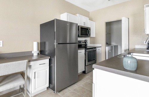 Pinellas Park Apartment | Modern Apartment in Prime Location (ID1403X079)