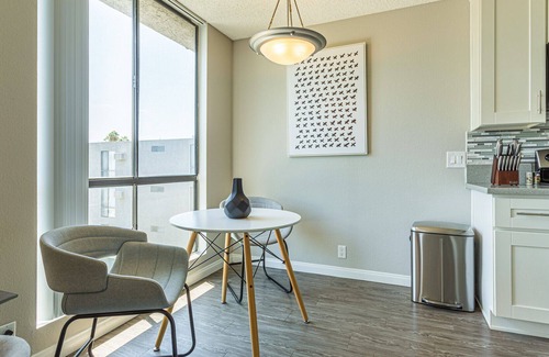 Norma Triangle Apartment | Modern Apartment in Prime Location (ID1173X865)