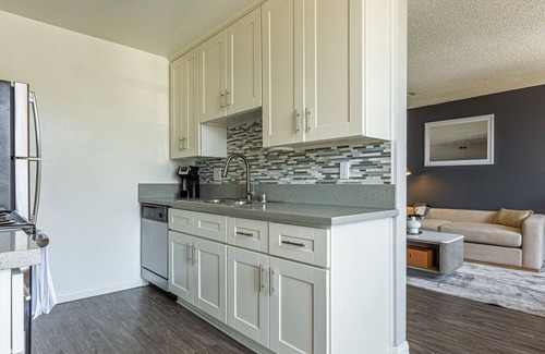 Norma Triangle Apartment | Modern Apartment in Prime Location (ID1173X865)