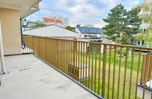 Wiener Neudorf Apartment | Modern Apartment with Balcony near Vienna