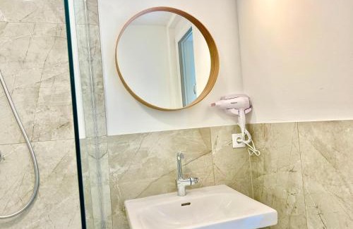 Wiener Neudorf Apartment | Modern Apartment with Balcony near Vienna