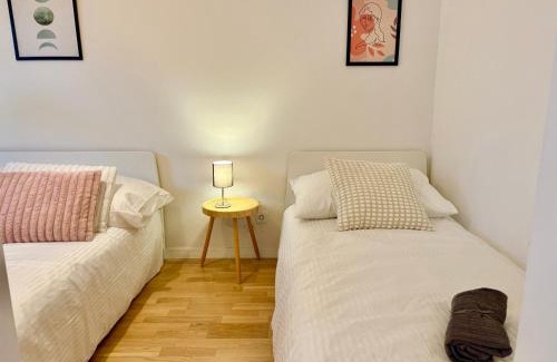 Wiener Neudorf Apartment | Modern Apartment with Balcony near Vienna