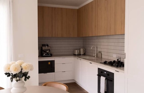 Cheltenham Apartment | Modern apartment with Park views in Cheltenham