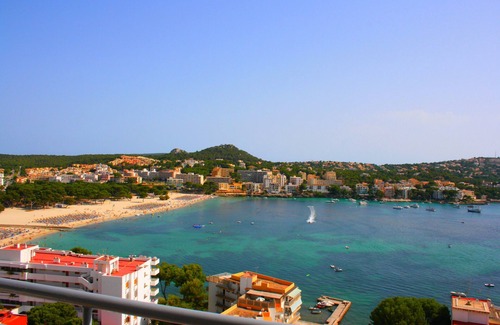 Ses Rotes Velles Apartment | Modern Apartment with Shared Pool, Wifi, A/C and Sea View in Santa Ponsa
