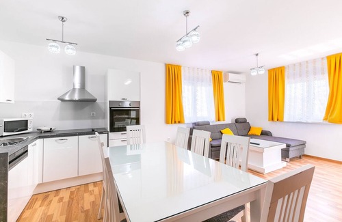 Medulin Apartment | Modern apartment with 3 bedrooms and 3 bathrooms