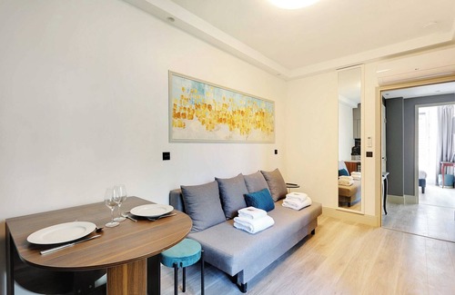 Quartier de la Roquette Apartment | Modern apartment with balcony - 2BR/6P- Roquette