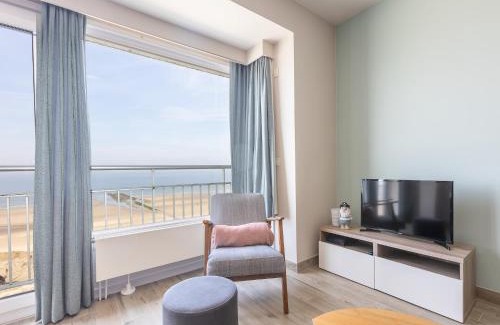 Middelkerke Apartment | Modern apartment with frontal sea-view