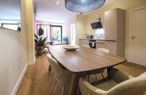 La Petxina Apartment | Modern apartment with terrace in the center
