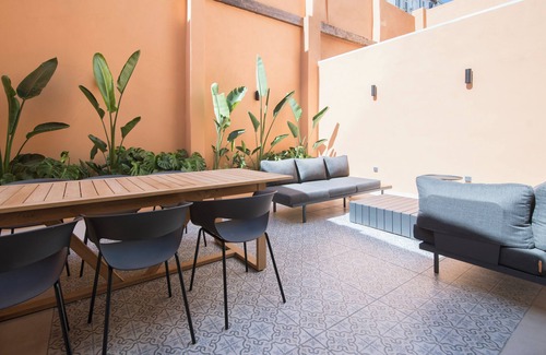 La Petxina Apartment | Modern apartment with terrace in the center
