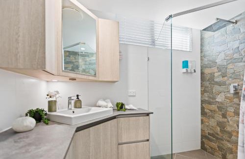 Cairns North Apartment | Modern Apartment with Esplanade Views Near the Hospital