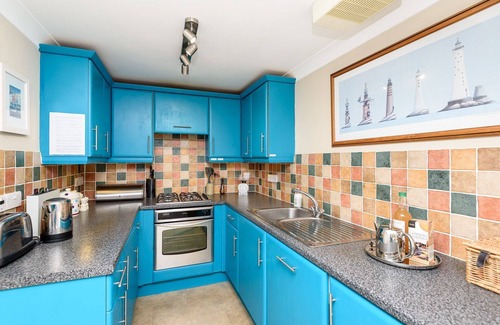 West Looe House | Modern apartment with fabulous views, close to town and beach.