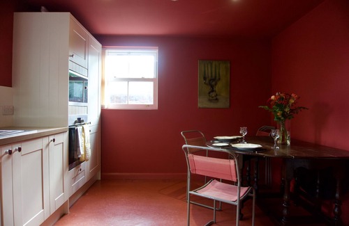 Ipswich Apartment | Modern Apartment with Private Courtyard Garden near the Waterfront, Ipswich