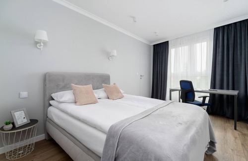 Pradnik Czerwony Apartment | Modern Apartment With Parking by Renters